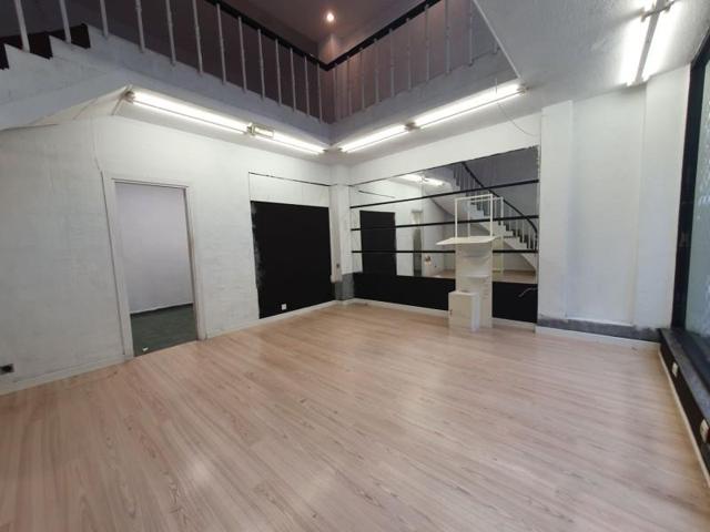 Local comercial en venta en Oviedo, Centro photo 0