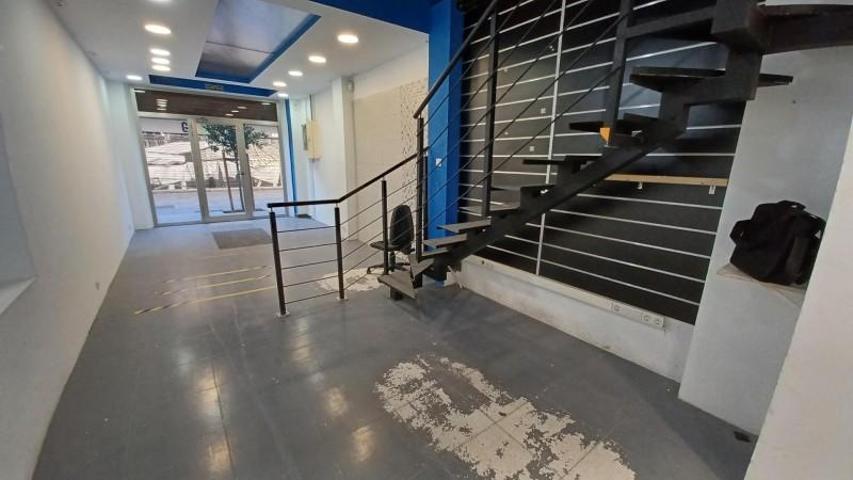 Local comercial en alquiler en Barcelona, Sants photo 0