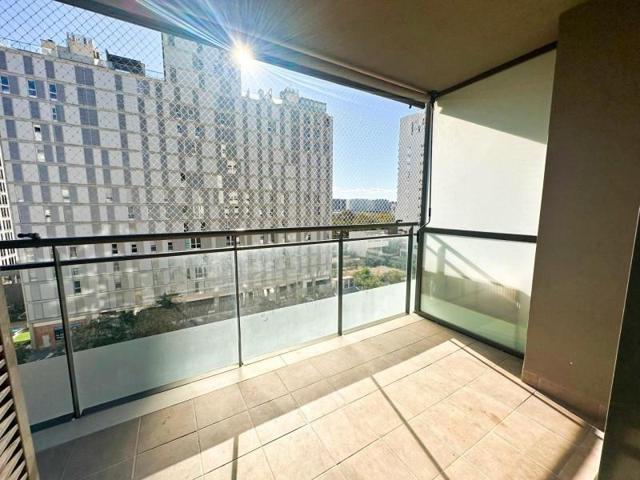 Piso en alquiler en Valencia, El Pla del Remei photo 0