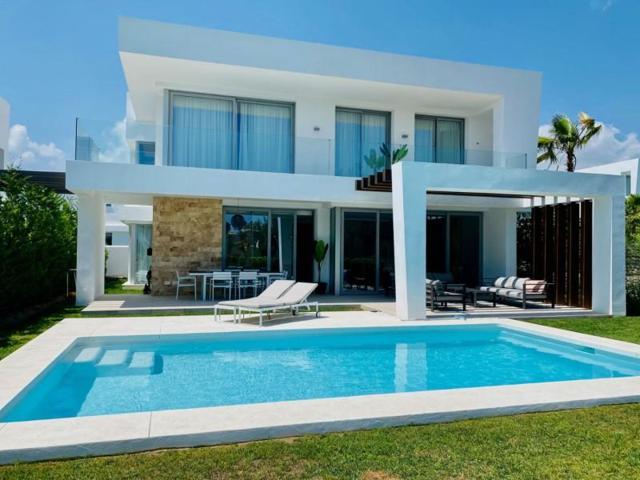 Chalet en alquiler en Marbella, Este photo 0