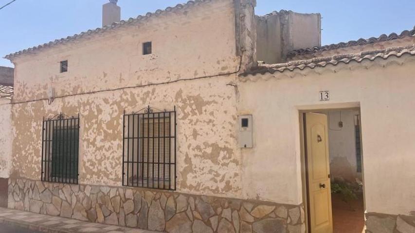 Casa en venta en Fuentealbilla, Fuentealbilla photo 0