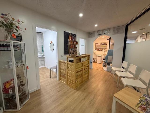 Local comercial en venta en Cunit, Centro photo 0