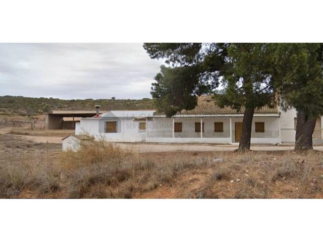 Casa con terreno en venta en Yecla photo 0