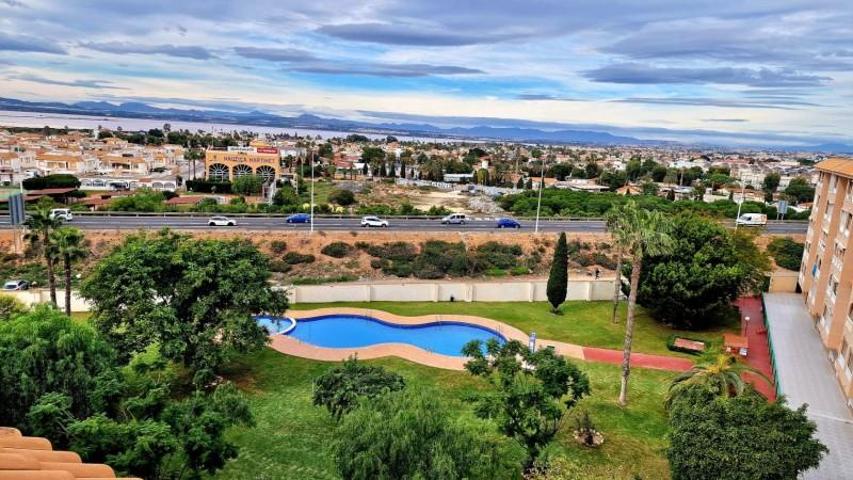 Apartamento en venta en Torrevieja, Parque de las Naciones photo 0