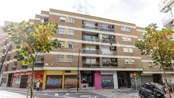 Piso en venta en Zaragoza, Arrabal photo 0