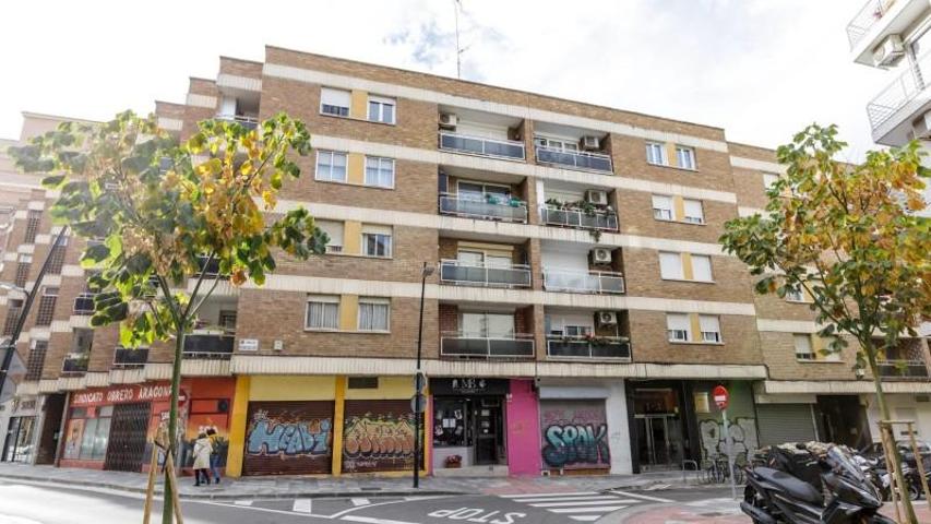 Piso en venta en Zaragoza, Arrabal photo 0