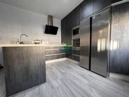 Casa en venta en Dos Hermanas, Avda. Reyes Catolicos photo 0