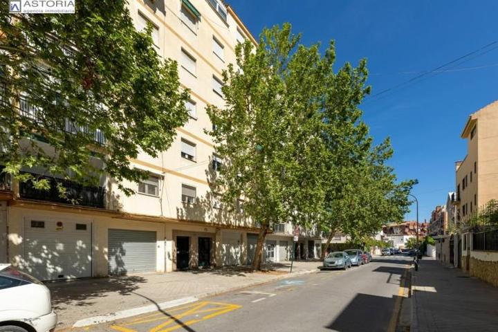 Piso en venta en Granada, Vergeles photo 0