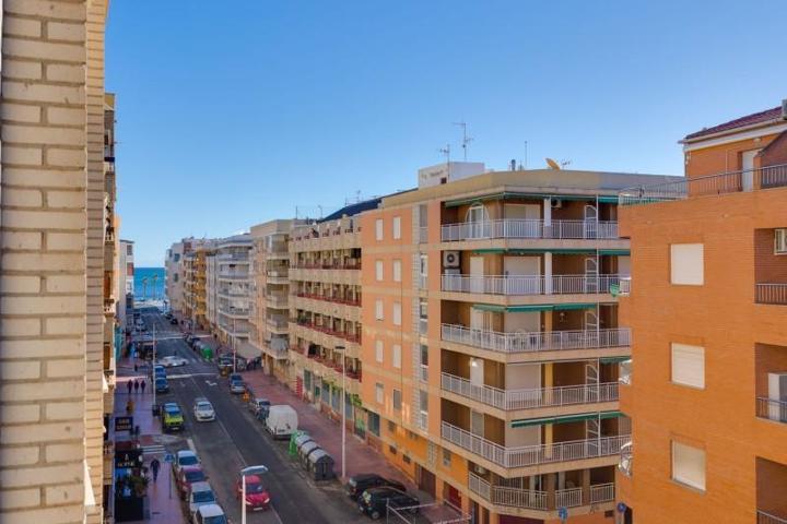 Piso en venta en Torrevieja, Baix Segura photo 0