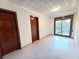 Piso en venta en L'Hospitalet de Llobregat, Sant Josep photo 0