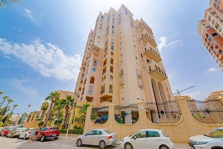 Apartamento en venta en Torrevieja, Los Frutales photo 0