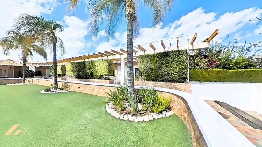 Casa en venta en Pilar de la Horadada, Mil Palmeras photo 0