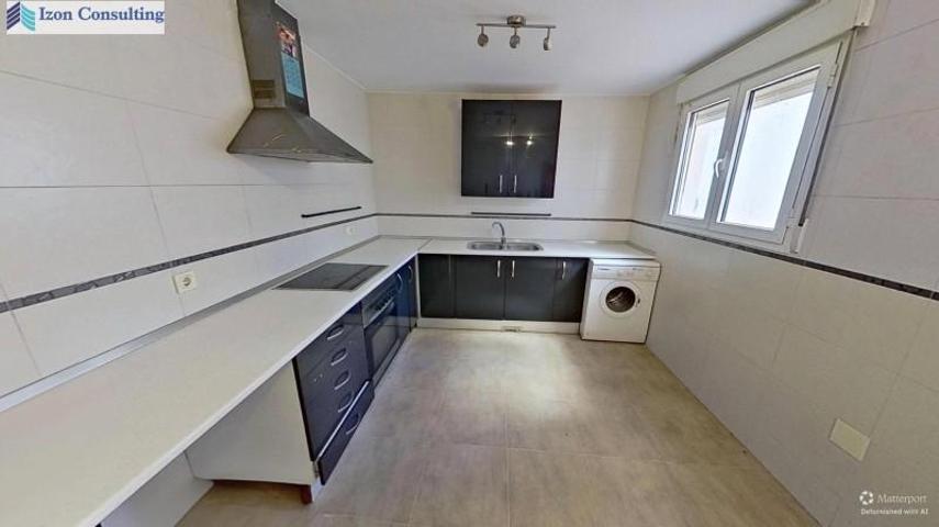 Adosada en venta en La Gineta, Castilla la mancha photo 0