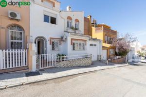 Adosada en venta en Huétor Vega, Avenida de la libertad photo 0