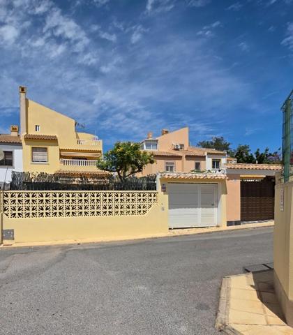 Chalet en venta en Torrevieja, Aguas Nuevas photo 0