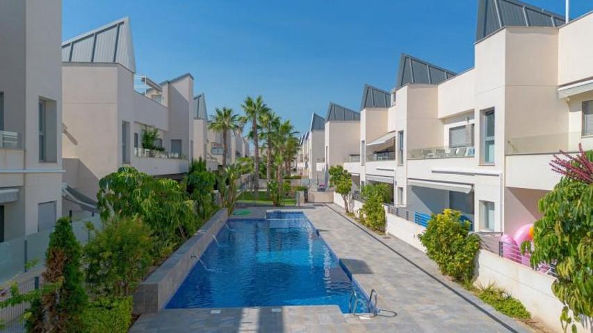 Apartamento en venta en Torrevieja photo 0