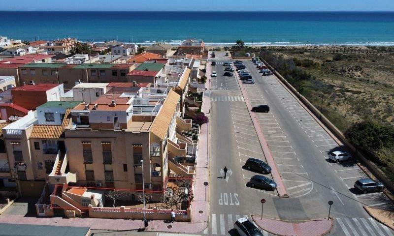 Bungalow en venta en Torrevieja photo 0