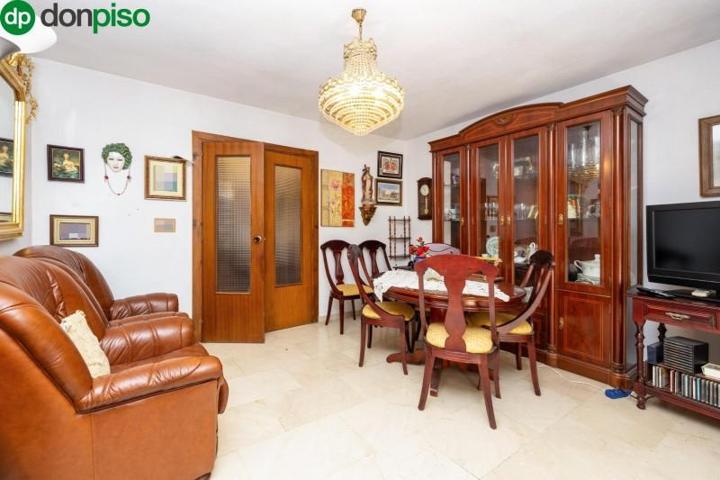 Piso en venta en Granada, Alhamar photo 0