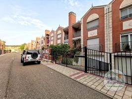 Adosada en venta en Cistérniga photo 0