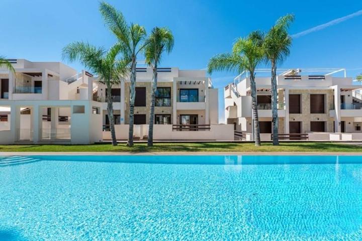 Apartamento en venta en Torrevieja, Lago jardin photo 0