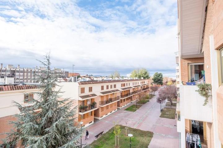 Piso en venta en Zaragoza, Actur photo 0