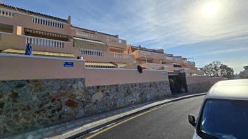Apartamento en venta en Arona, Los Cristianos photo 0