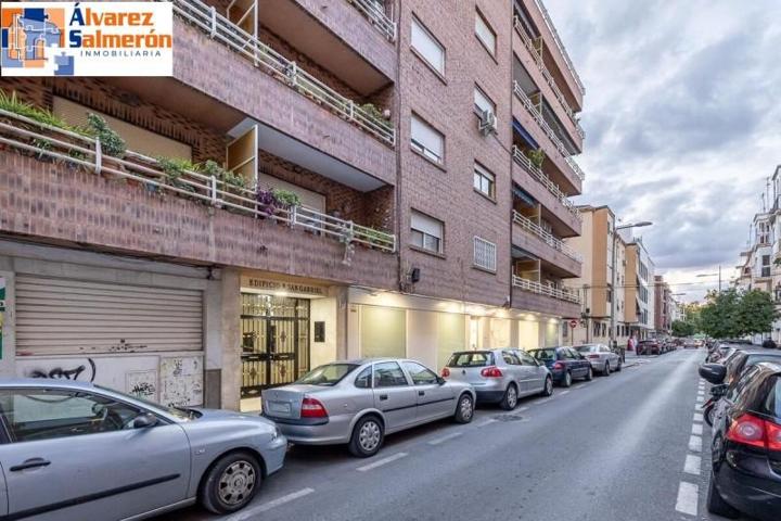 Piso en venta en Granada, Constitucion photo 0