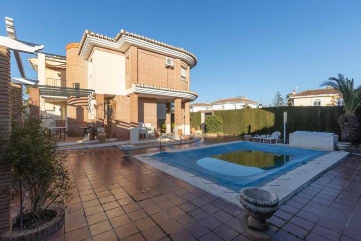 Chalet en venta en Albolote, Urb. Parque de Cubillas photo 0