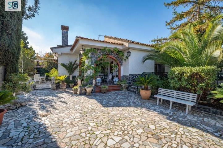 Chalet en venta en Otura, Avda suspiro del moro photo 0