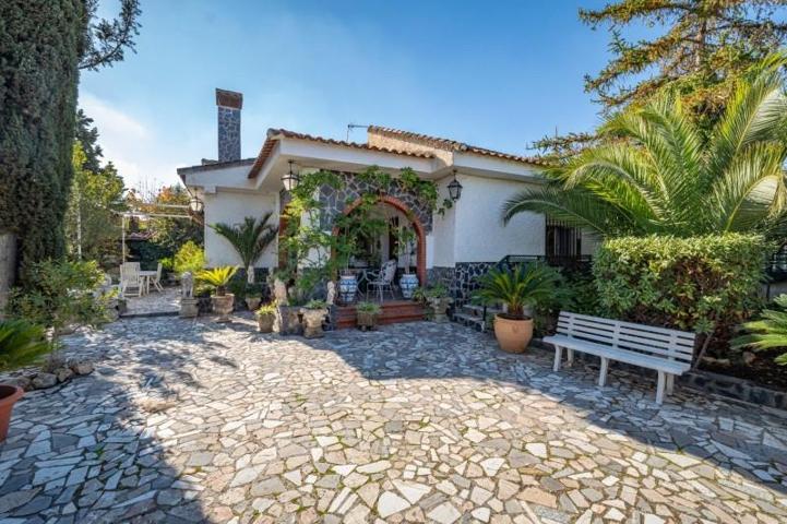 Chalet en venta en Otura, Avda suspiro del moro photo 0