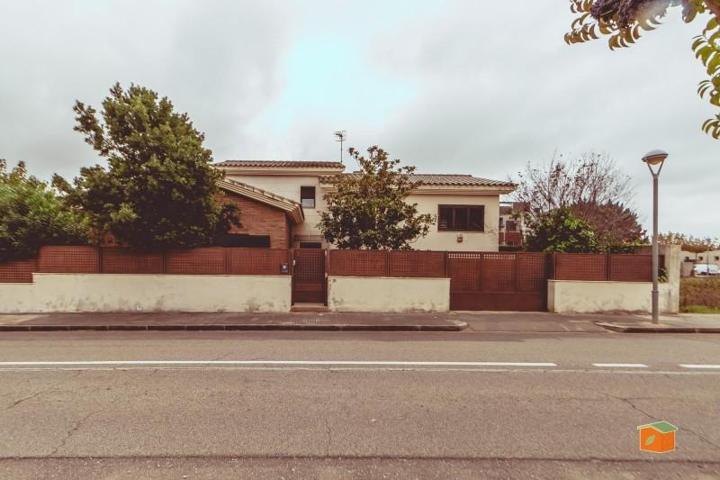 Chalet en venta en Santa Bárbara, Santa barbara photo 0