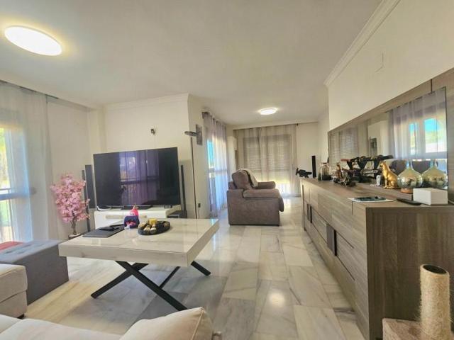 Piso en venta en Benalmádena, Arroyo de la Miel photo 0