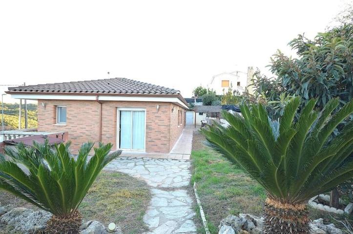 Casa en venta en Abrera, Les carpes photo 0