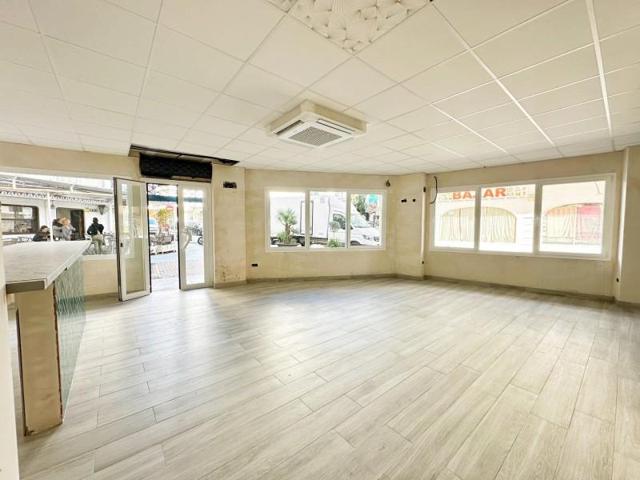 Local comercial en venta en San Pedro de Alcántara, Costa del Sol photo 0