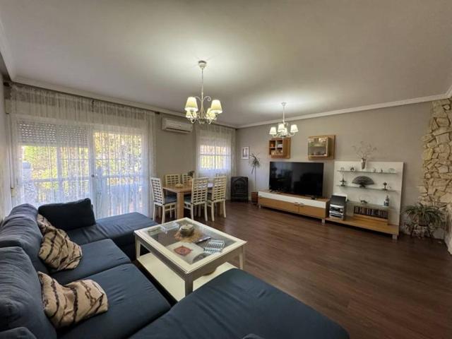 Adosada en venta en Villalbilla photo 0