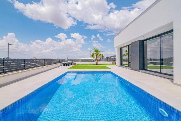 Chalet en venta en Zubia, Altos de la Zubia photo 0