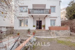 Chalet en venta en Sant Feliu de Codines, Centro photo 0