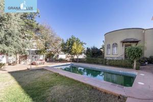 Chalet en venta en Las Gabias, Urb. Los Chopos photo 0