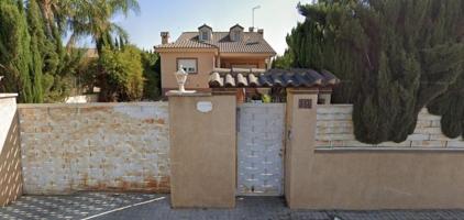 Chalet en venta en L'Eliana, Avinguda de Germanies, 19, 46183 photo 0