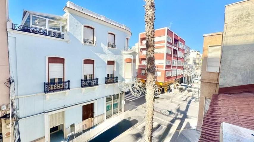 Local comercial en venta en Torrevieja, Centro photo 0