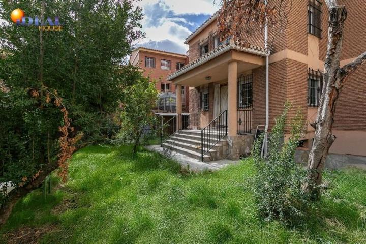 Chalet en venta en Granada, Paseo de la bomba photo 0