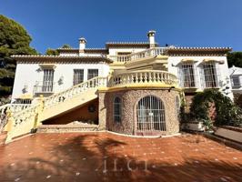 Chalet en venta en Nerja photo 0