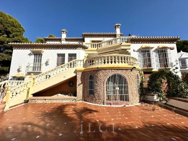 Chalet en venta en Nerja photo 0