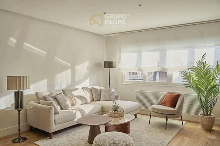 Apartamento en venta en Madrid, Nuevos Ministerios-Ríos Rosas photo 0