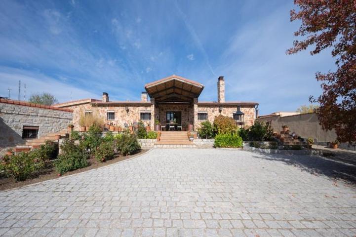 Casa en venta en Colmenar Viejo, Colmenar Viejo photo 0