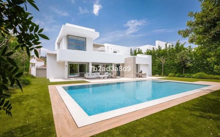 Chalet en venta en Benahavís, Benahavis photo 0