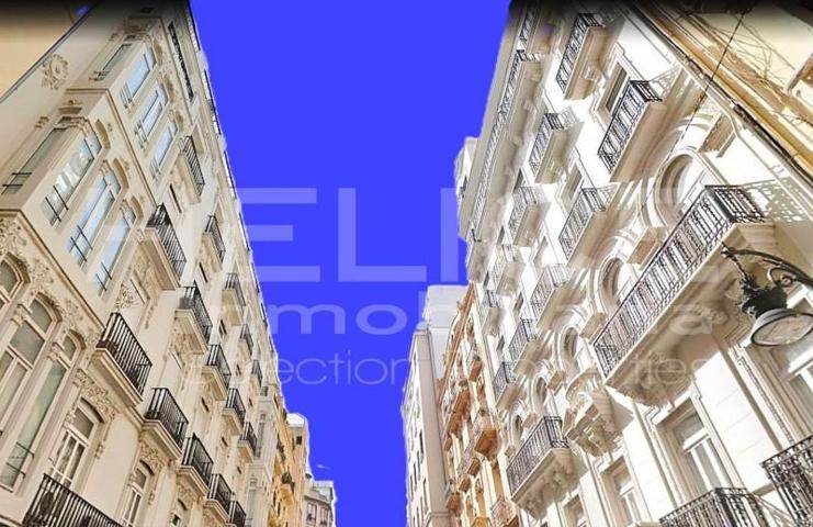 Edificio en venta en Valencia, Valencia photo 0