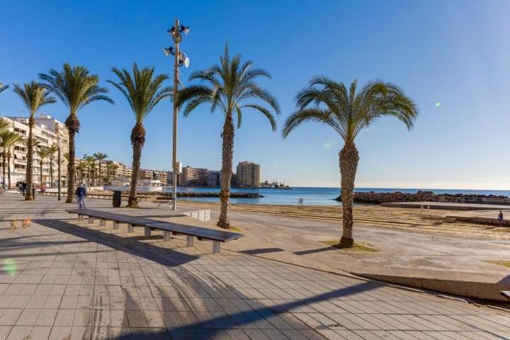 Apartamento en venta en Torrevieja, Centro photo 0