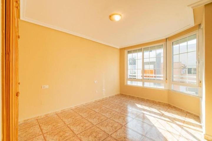 Piso en venta en Torrevieja, Centro photo 0