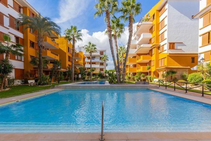 Apartamento en venta en Torrevieja, Punta Prima photo 0